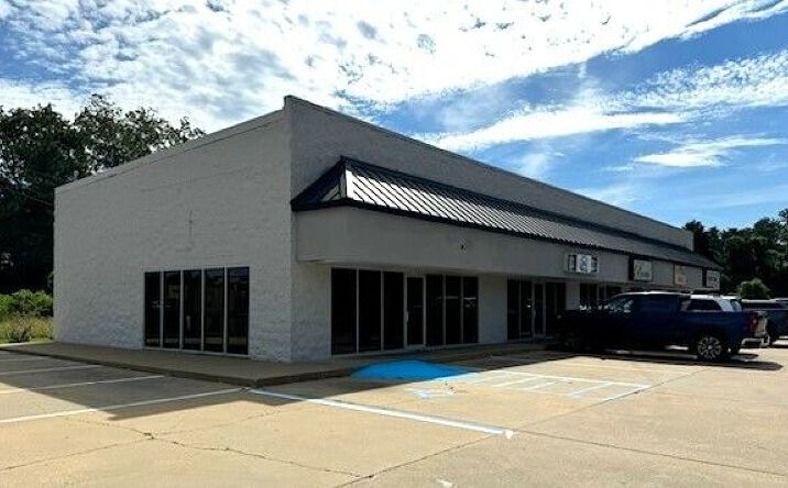 Pictures of Retail, Restaurant property located at 1909 W. Dallas Ave, Selma, AL 36701 for lease - image #1