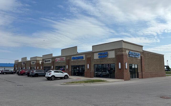 Pictures of Retail property located at 1537 S Court St, Circleville, OH 43113 for lease - image #1