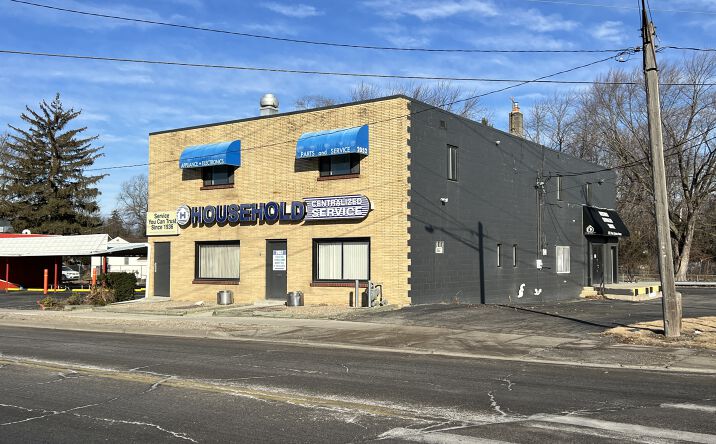 Pictures of Retail property located at 2052 W Sylvania Ave, Toledo, OH 43613 for lease - image #1
