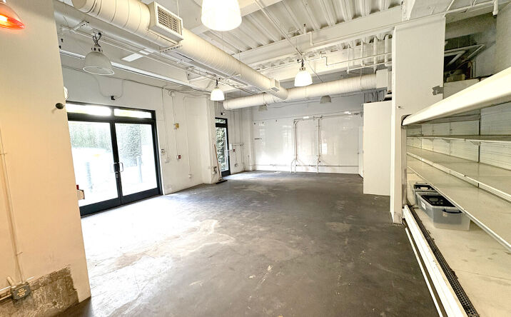 Pictures of Retail, Office, Restaurant property located at 215 W 9th St, Los Angeles, CA 90015 for lease - image #1