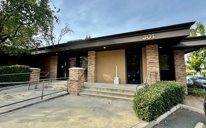 Pictures of Office property located at 301-343 S Moorpark Road, Thousand Oaks, CA 91361 for lease - image #1