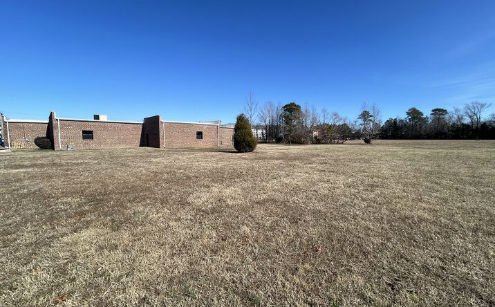 Pictures of Land property located at 3885 Bridge Rd, Suffolk, VA 23435 for lease - image #1