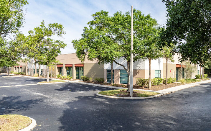 Pictures of Office property located at 10441 University Center Dr, Tampa, FL 33612 for lease - image #1