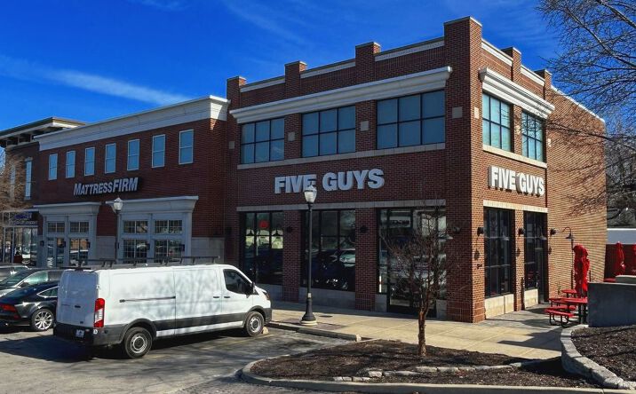 Pictures of Retail property located at 8135 - 8231 Calumet Ave, Munster, IN 46321 for lease - image #1
