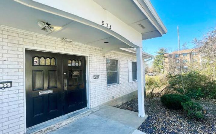 Pictures of Office property located at 933 Gardenview Office Pkwy, St. Louis, MO 63141 for lease - image #1