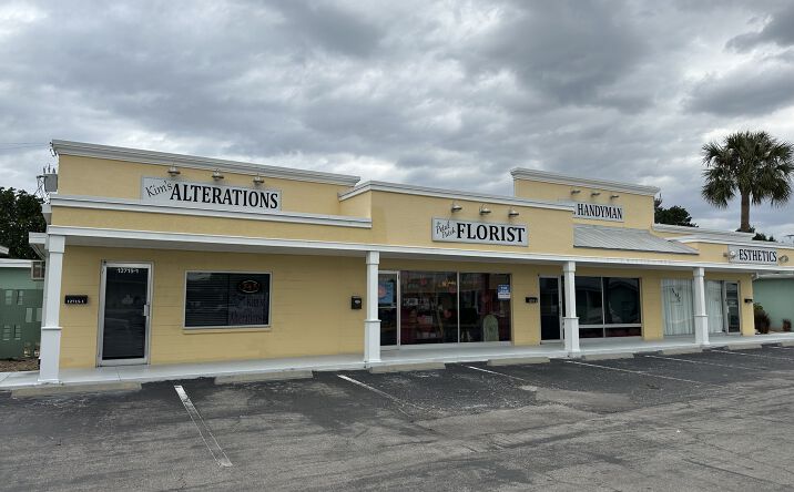 Pictures of Retail, Office, Restaurant property located at 12715-3 McGregor Blvd, Fort Myers, FL 33919 for lease - image #1