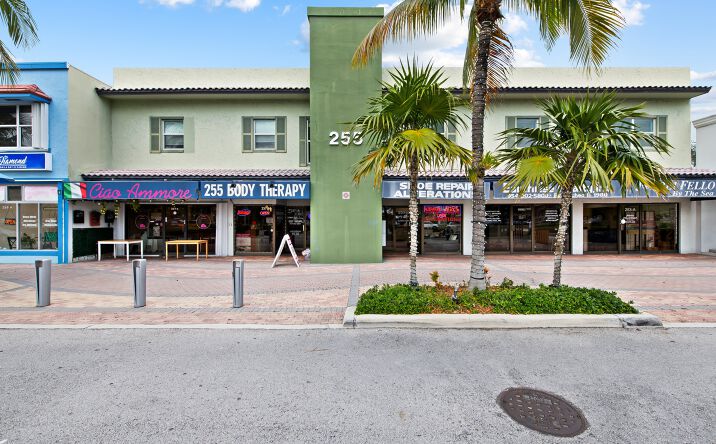 Pictures of Office, Retail property located at 255 Commercial Blvd, Lauderdale-By-The-Sea, FL 33308 for lease - image #1