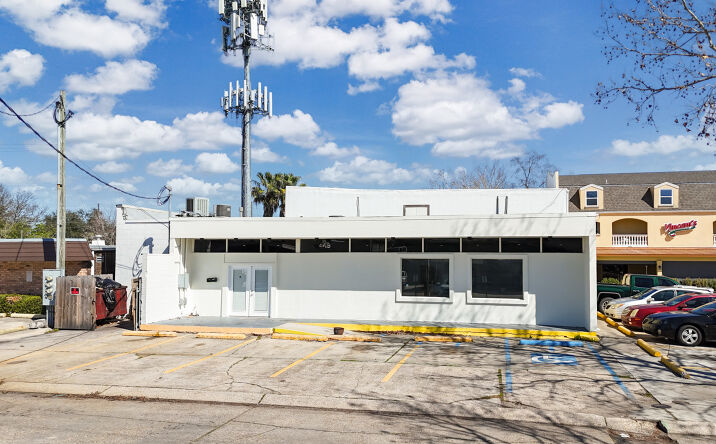 Pictures of Retail property located at 4413 Chastant St, Metairie, LA 70006 for lease - image #1