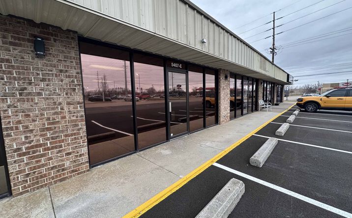 Pictures of Retail, Office property located at 5407 S Campbell Ave, Springfield, MO 65810 for lease - image #1