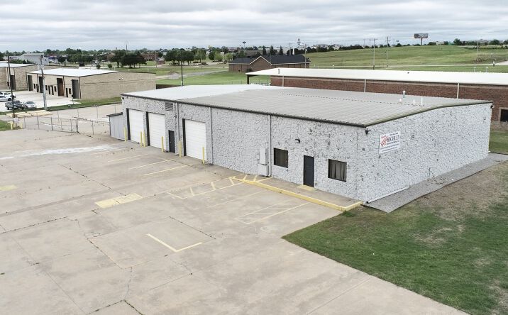 Pictures of Industrial property located at 913 N 17th St, Yukon, OK 73099 for lease - image #1