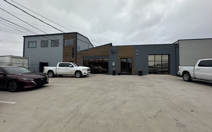 Pictures of Industrial property located at 7707 Sovereign Row, Dallas, TX 75247 for lease - image #1