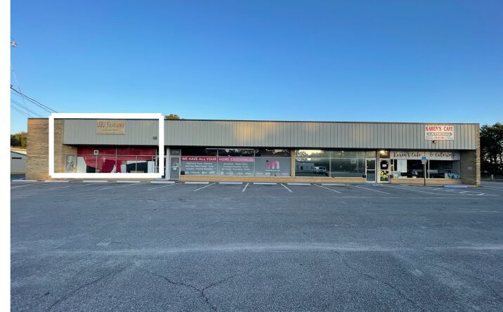Pictures of Retail property located at 3706 N Pace Blvd, Pensacola, FL 32505 for lease - image #1