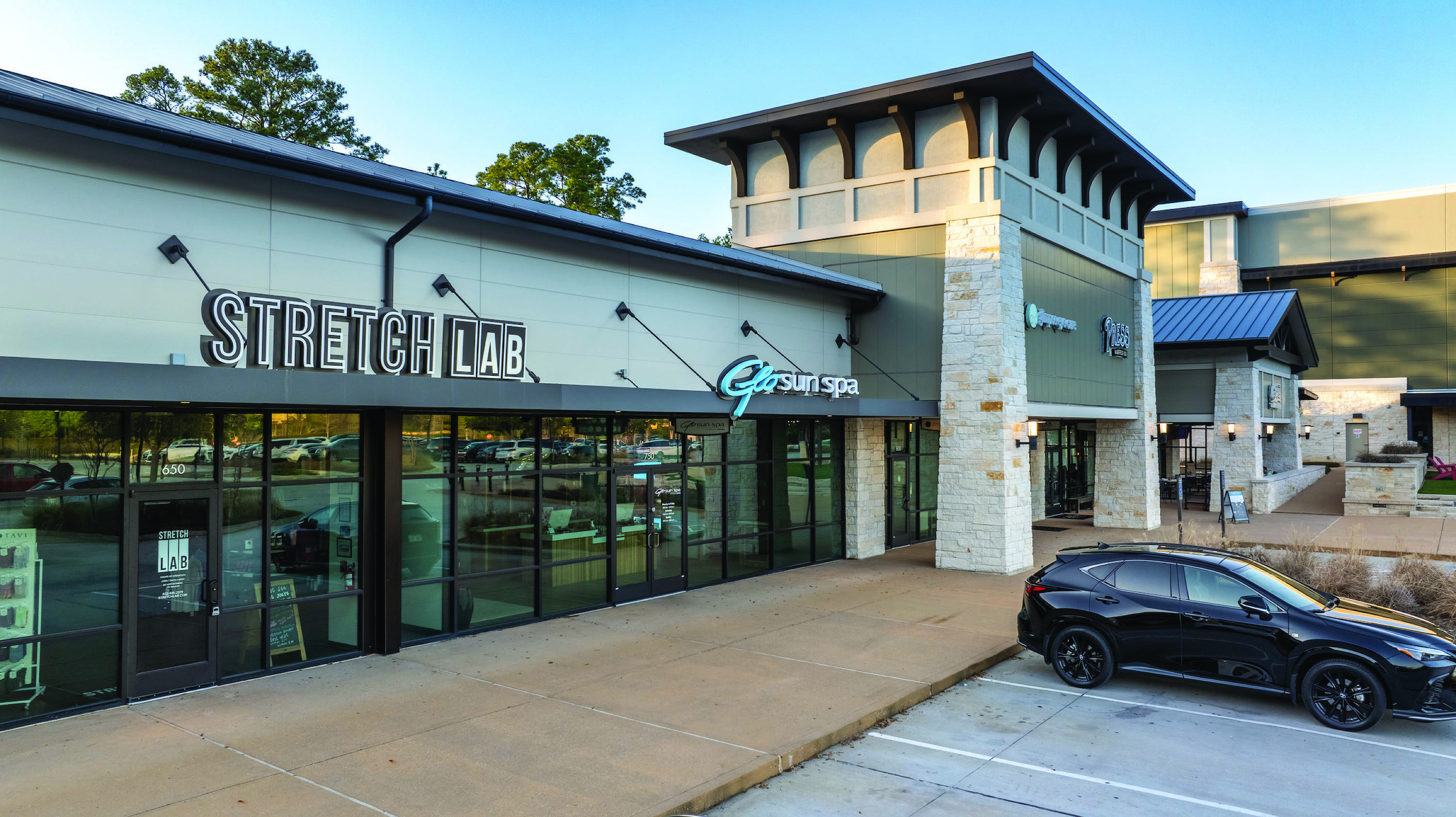 Exterior view of fully leased Creekside Park Village Center with StretchLab and Epicurean Spa as tenants.