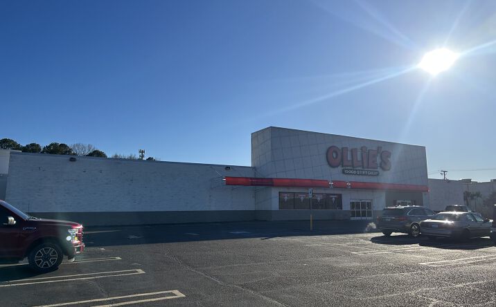 Pictures of Retail property located at 1175 E County Line Rd, Jackson, MS 39211 for lease - image #1