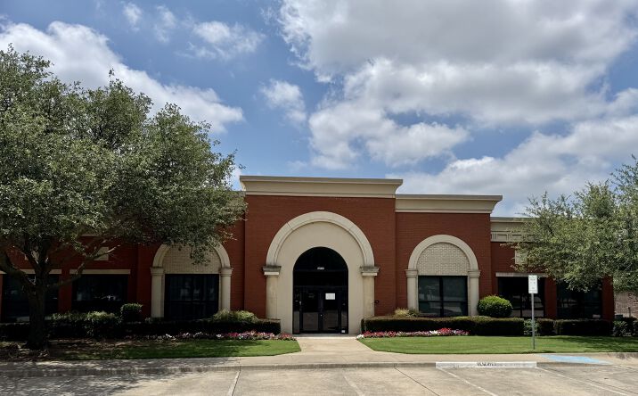 Pictures of Office property located at 2560 SW Grapevine Pkwy, Grapevine, TX 76051 for lease - image #1