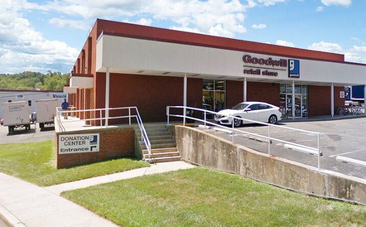 Pictures of Retail property located at 4818 - 4890 Boiling Brook Pkwy, North Bethesda, MD 20852 for lease - image #1