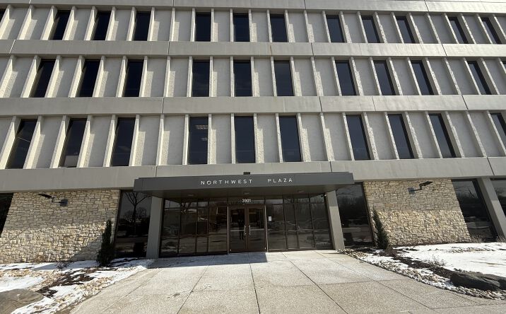 Pictures of Office property located at 3901 W 86th St, Indianapolis, IN 46268 for lease - image #1