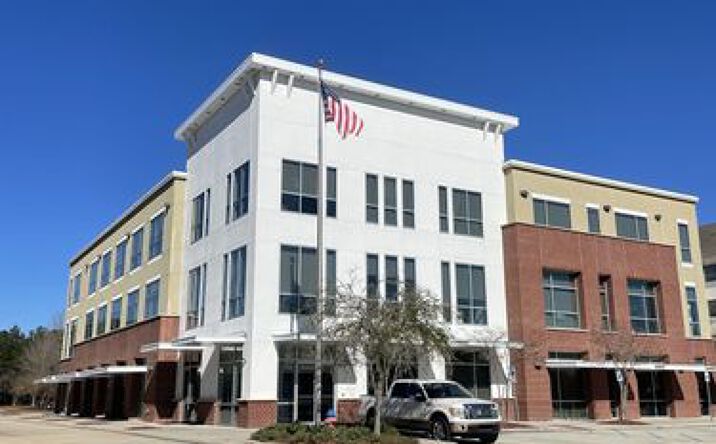 Pictures of Office property located at 300 Holiday Square Blvd, Covington, LA 70433 for lease - image #1