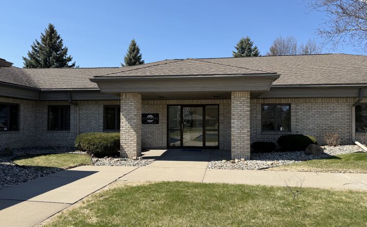 Pictures of Office property located at 4449 Fashion Square Blvd, Saginaw, MI 48603 for lease - image #1