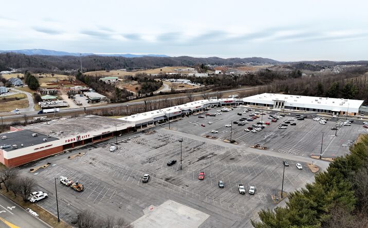 Pictures of Retail, Office, Restaurant property located at 396 Towne Centre Dr, Abingdon, VA 24210 for lease - image #1