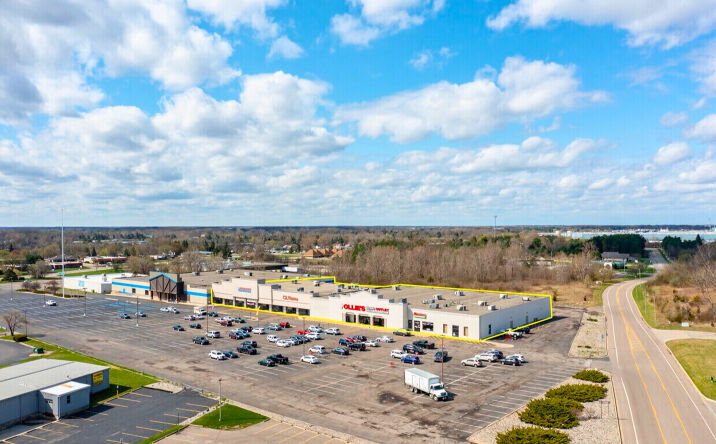 Pictures of Retail property located at 5038 Miller Rd, Flint, MI 48507 for lease - image #1