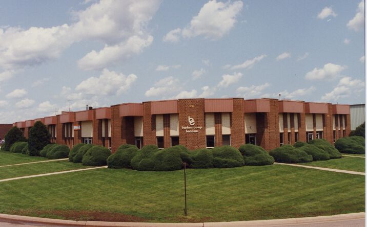 Pictures of Retail, Industrial property located at 8 W College Dr, Arlington Heights, IL 60004 for lease - image #1