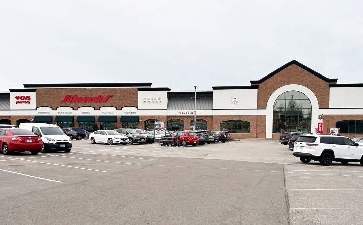 Pictures of Retail property located at 5511 Oakville Shopping Center, St. Louis, MO 63129 for sales - image #1