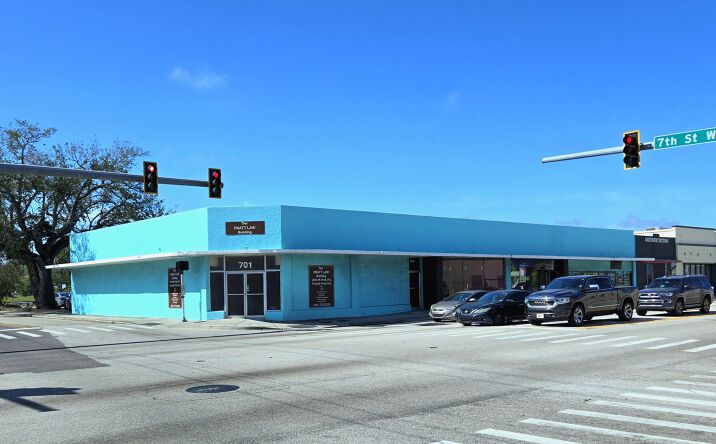 Pictures of Retail, Office property located at 701 8th Ave W, Palmetto, FL 34221 for lease - image #1