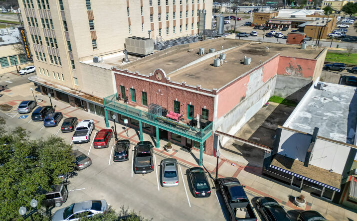Pictures of Retail property located at 211 N Main St, Bryan, TX 77803 for lease - image #1