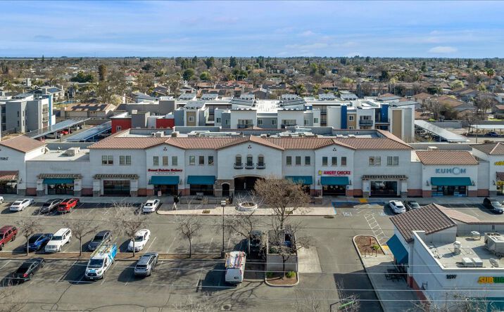 Pictures of Retail property located at 2601 N 11th Ave, Hanford, CA 93230 for lease - image #1
