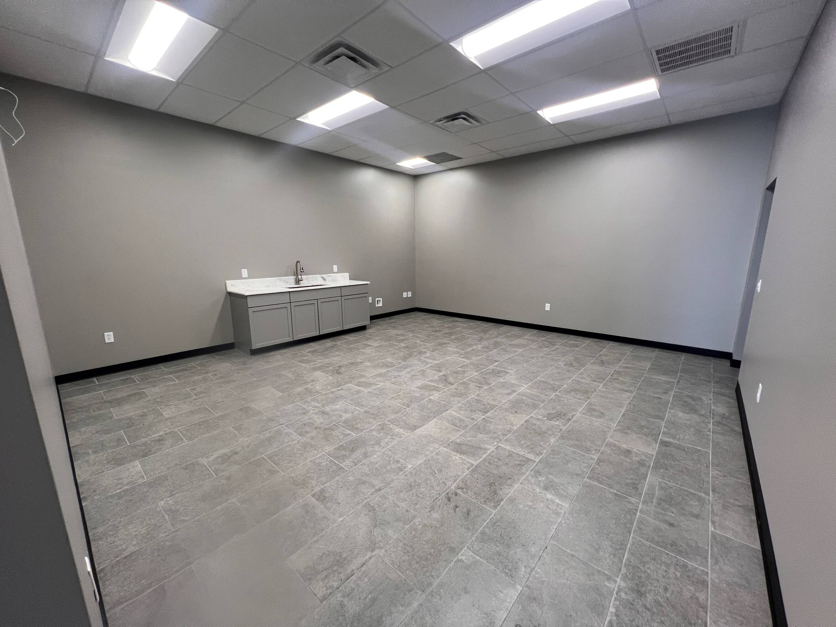 22,800 SF Office/Warehouse