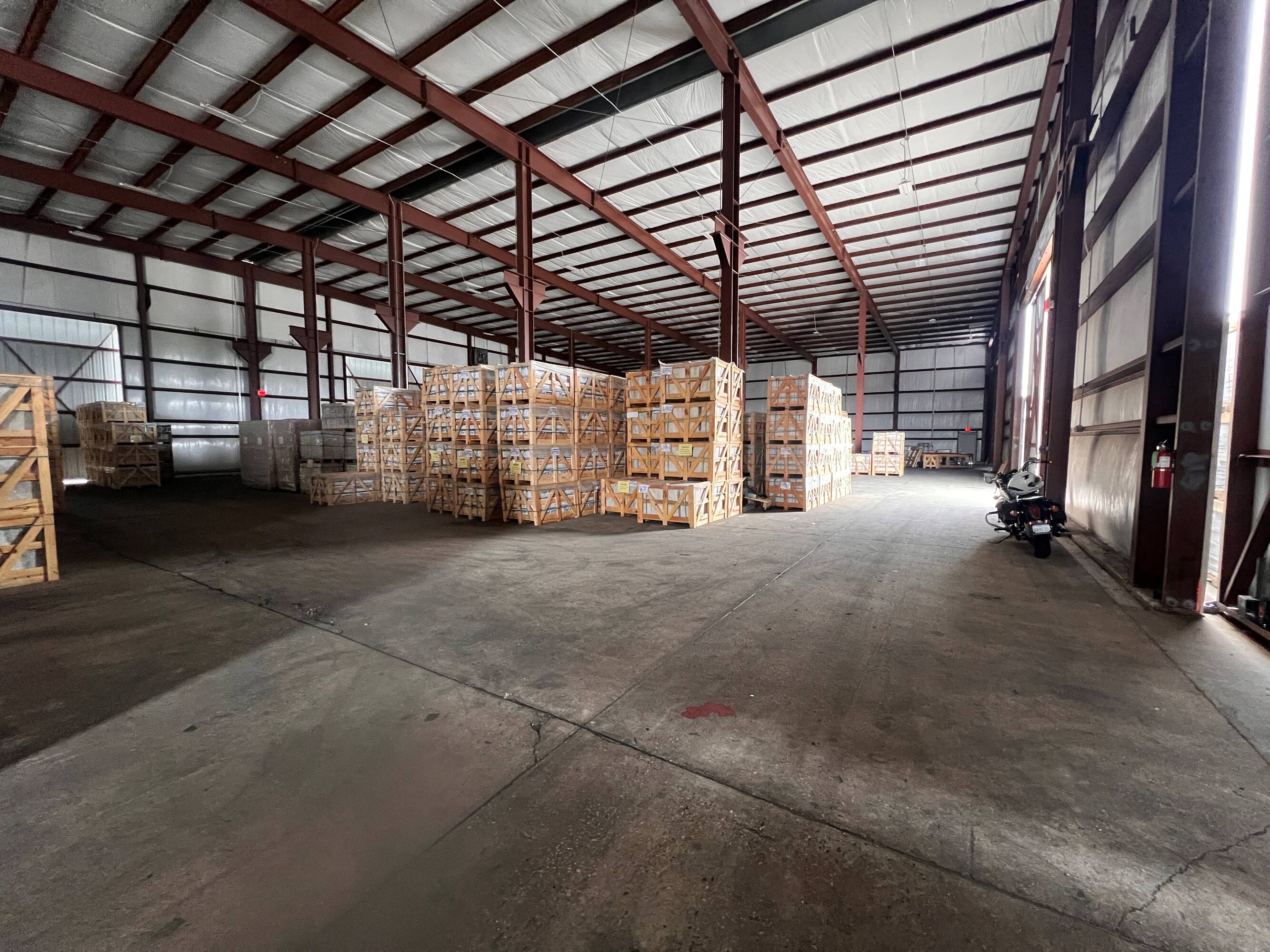 22,800 SF Office/Warehouse