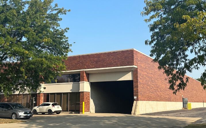 Pictures of Office, Industrial property located at 190 Carpenter Ave, Wheeling, IL 60090 for lease - image #1