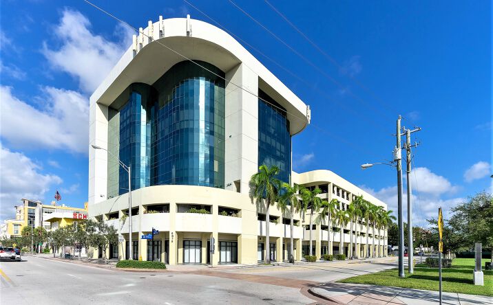 Pictures of Office property located at 5975 Sunset Dr, South Miami, FL 33143 for lease - image #1