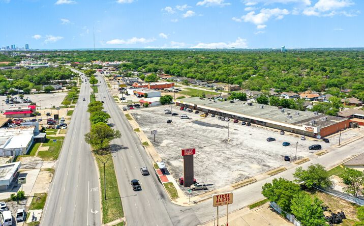 Pictures of Retail property located at 5405 E Lancaster Ave, Fort Worth, TX 76112 for lease - image #1