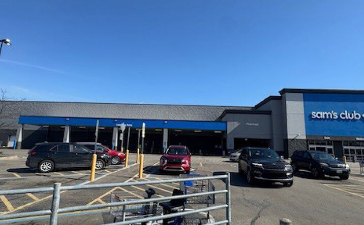 Pictures of Retail property located at 600-810 Kemper Commons, Springdale, OH 45246 for lease - image #1