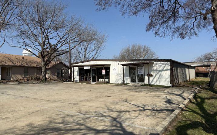 Pictures of Retail property located at 203 E Worth St, Grapevine, TX 76051 for lease - image #1