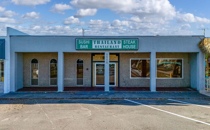Pictures of Retail, Restaurant property located at 2238 Gulf Gate Dr, Sarasota, FL 34231 for lease - image #1