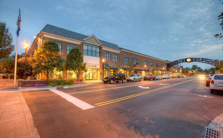 Pictures of Retail property located at 17000-17030 Kercheval Ave, Grosse Pointe, MI 48230 for lease - image #1