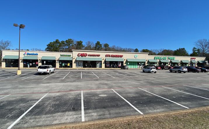 Pictures of Retail property located at 711 Estes Dr, Longview, TX 75602 for lease - image #1