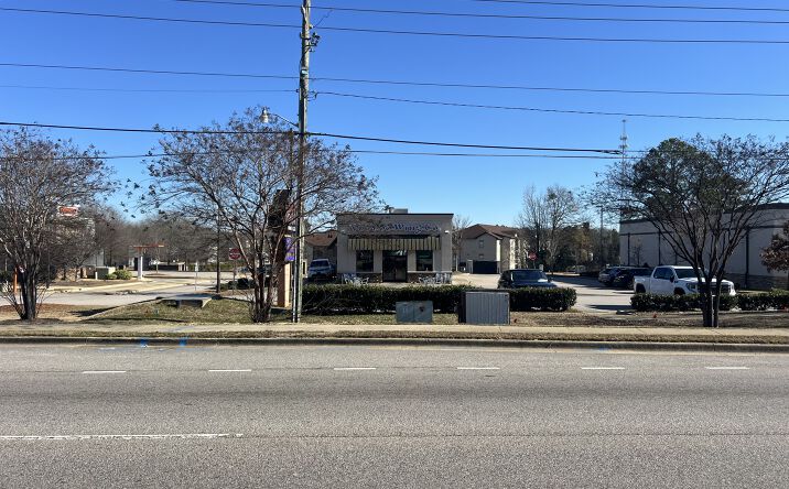 Pictures of Restaurant property located at 2059 S College St, Auburn, AL 36832 for lease - image #1