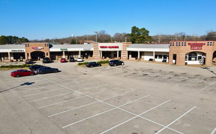 Pictures of Retail property located at 2823 Bartlett Blvfd., Bartlett, TN 38134 for lease - image #1