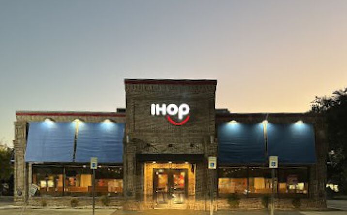 Pictures of Restaurant property located at 771 Daniel Ellis Dr, Charleston, SC 29412 for lease - image #1