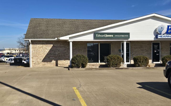 Pictures of Office property located at 1130 E Main Street, Carbondale, IL 62901 for lease - image #1