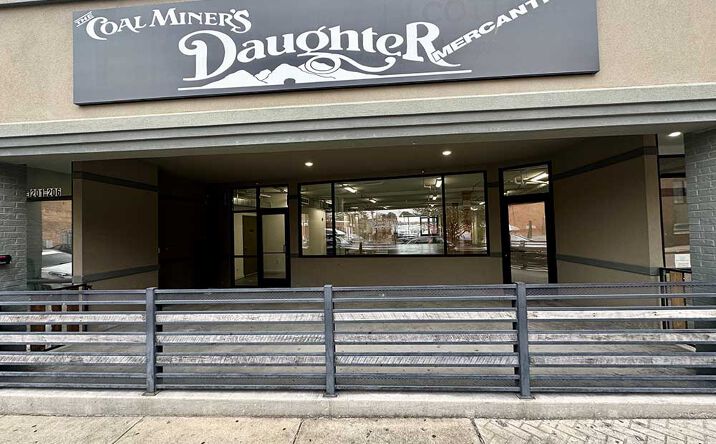 Pictures of Retail, Office, Restaurant property located at 117 Spring St, Johnson City, TN 37604 for lease - image #1