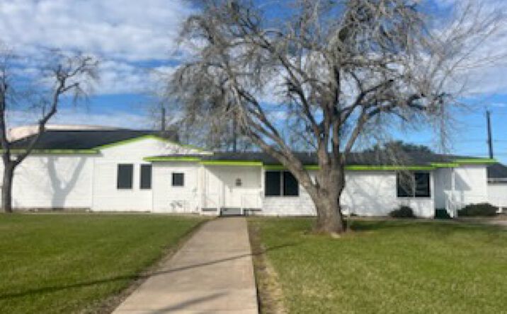 Pictures of Office property located at 1216 W 9th St, Freeport, TX 77541 for lease - image #1