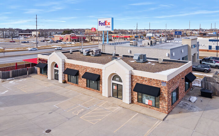 Pictures of Retail, Restaurant property located at 1505 Veterans Pkwy, Bloomington, IL 61704 for lease - image #1