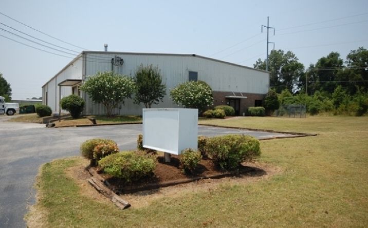 Pictures of Industrial property located at 208 Edwards Dr, Jackson, TN 38301 for lease - image #1