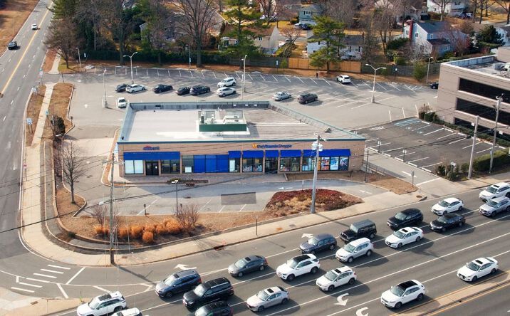 Pictures of Retail property located at 502 Old Country Rd, Garden City, NY 11530 for sales - image #1