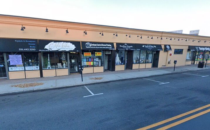 Pictures of Retail property located at 4 S Village Ave, Rockville Centre, NY 11570 for sales - image #1